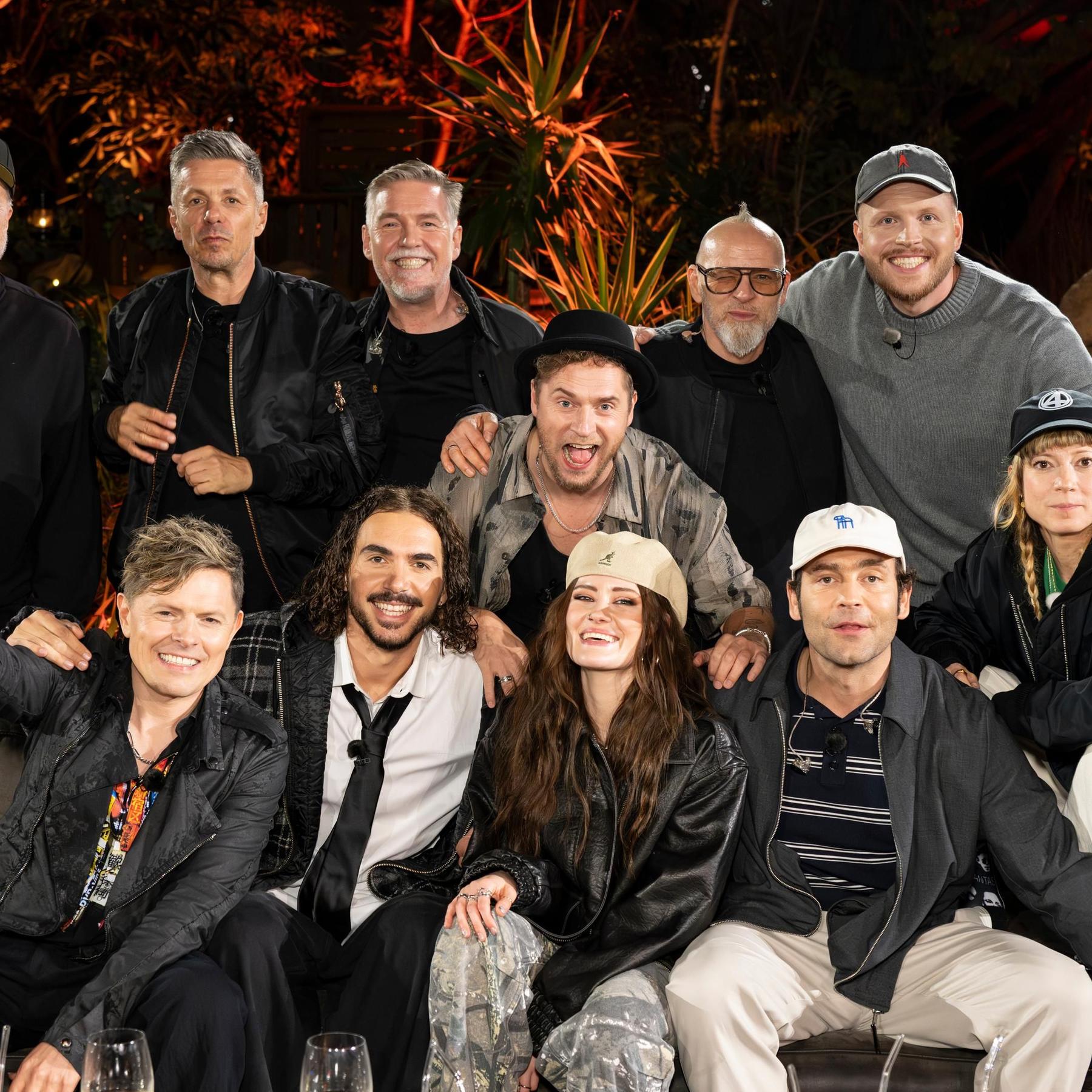 Es wird voll auf der Couch: V. l.: Smudo, Michi Beck, Michael Patrick Kelly, Boki (ClockClock), Andy Y, Johannes Oerding, Madeline Juno, Thomas D, Bosse, FiNCH, Mieze Katz (MiA) Es wird voll auf der Couch: V. l.: Smudo, Michi Beck, Michael Patrick Kelly, Boki (ClockClock), Andy Y, Johannes Oerding, Madeline Juno, Thomas D, Bosse, FiNCH, Mieze Katz (MiA)