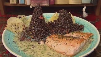 Lachsfilet mit Quinoa-Chia-Paprika-Mix