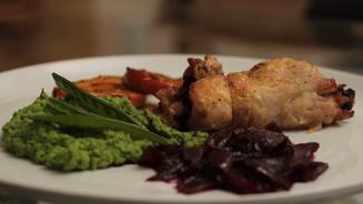 Hähnchenkeulen mit Blutwurst gefüllt