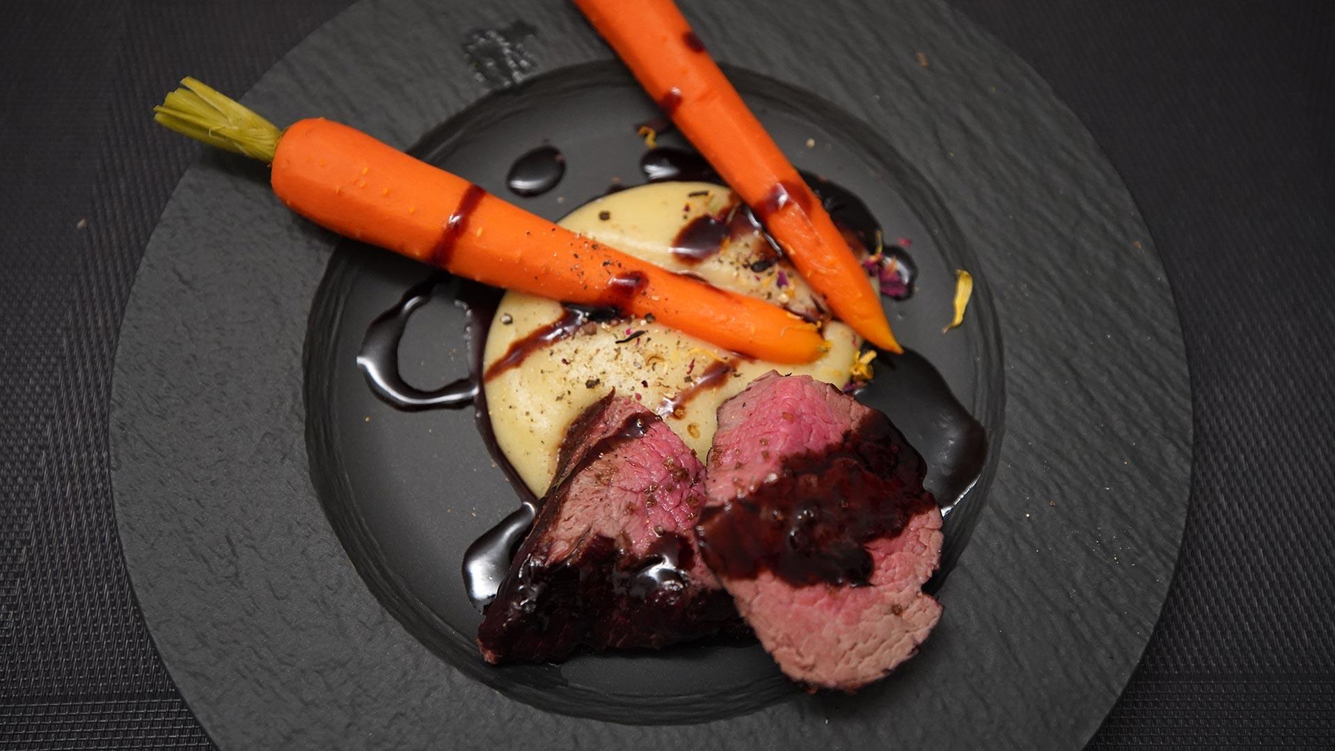 Das perfekte Dinner: Rinderfilet mit Kartoffel-Sellerie-Püree und ... Das perfekte Dinner: Rinderfilet mit Kartoffel-Sellerie-Püree und ...