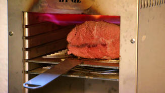 Rinderbug mit Karotten-Emulsion