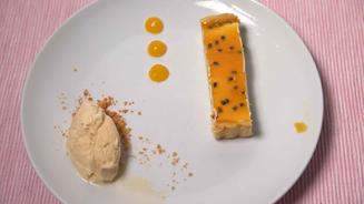 Passionsfruchttarte mit Tonkabohneneis