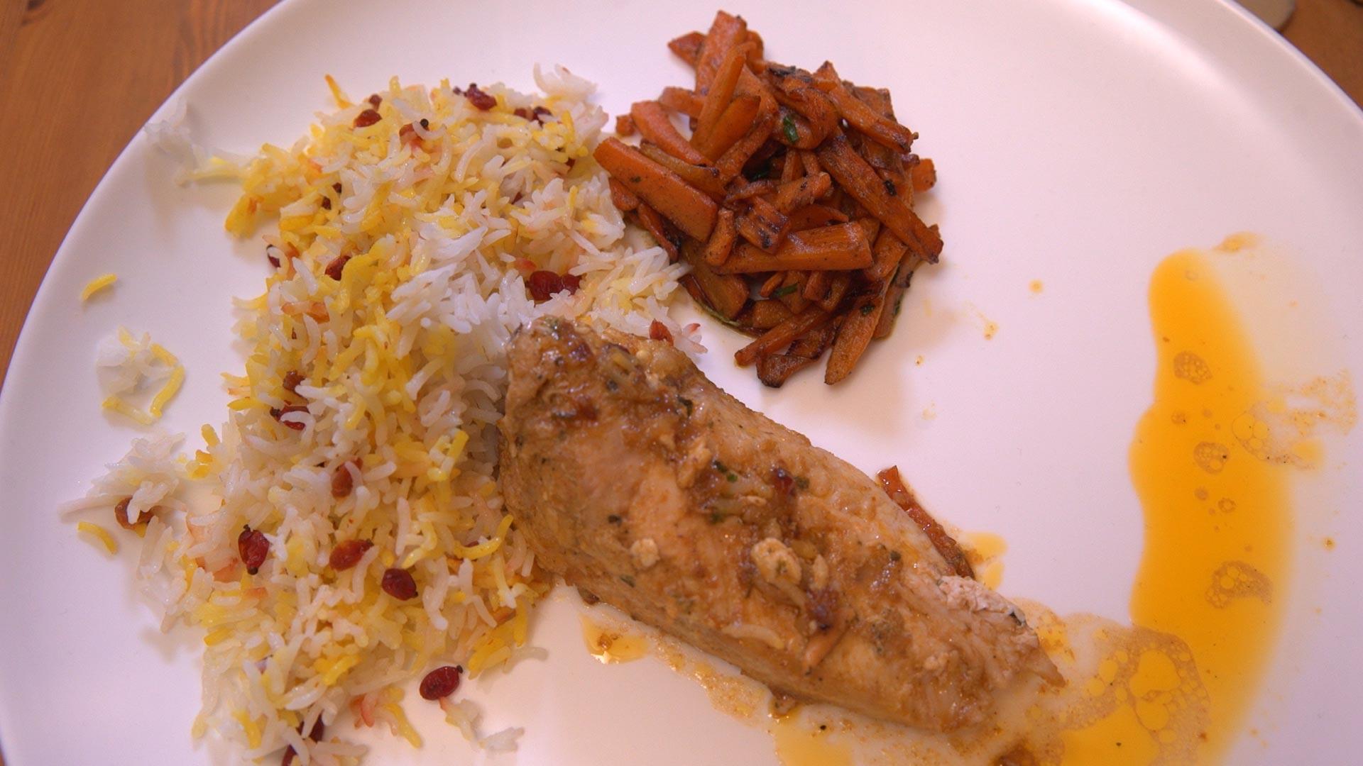 Hühnerbrustfilet mit Berberitzen, Karotten und Basmatireis mit Safran