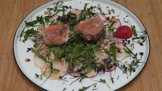 Radieschen-Rettich-Carpaccio mit Fisch