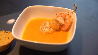 Süßkartoffelsuppe mit Garnelen