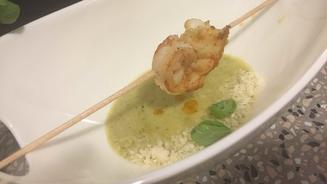 Basilikum-Parmesan-Suppe mit Garnele