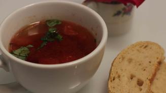 Klare Tomaten-Consommé