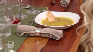 Gurken-Joghurt-Suppe und Seafood