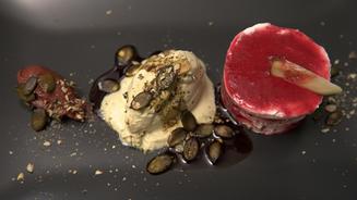 Kürbiskernöleis mit Erdbeer-Mascarpone