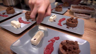  Schokoladenküchlein mit Beilage