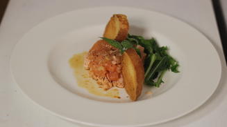 Asiatisches Räucherlachstatar