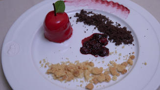 Kirschragout mit Butterstreusel