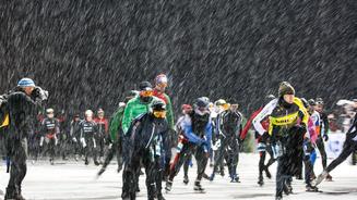 Der Tag des Eisschnelllauf-Marathons