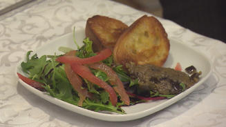 Salatmix mit Birne-Walnuss-Balsamico