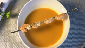 Rote-Linsen-Kokos-Suppe mit Scampi