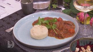 Lamm-Gulasch mit Rote-Bete-Salat