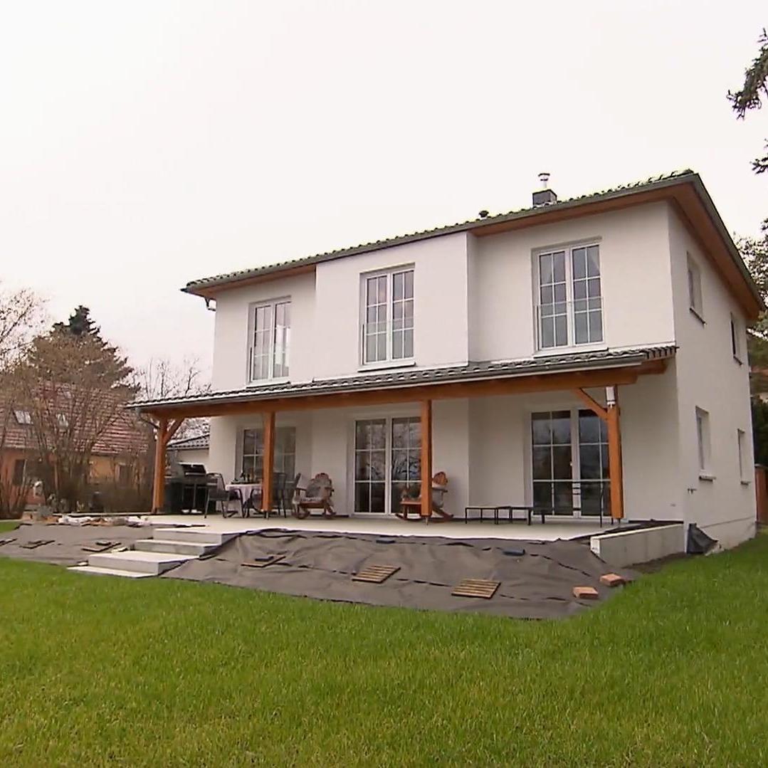 Jens hat für sich und seine Familie sein Traumhaus gebaut. Jens hat für sich und seine Familie sein Traumhaus gebaut.