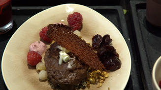 Variation von Kirschen und Waldbeeren