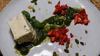 Pistazienparfait mit Basilikumpesto