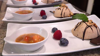 Nougatparfait und Rhabarberkompott