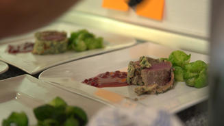 Rehrücken im Kräuterpfannkuchen