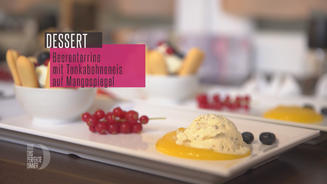 Beerenterrine auf Mangospiegel