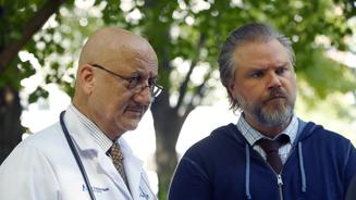 Tyler Labine spielt Dr. Iggy Frome