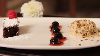 Kürbiskernparfait mit Heidelbeerkompot