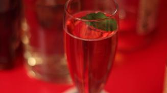 Apfelschaumwein mit Hibiskustee