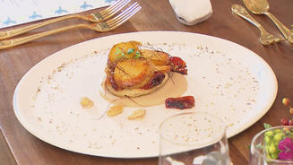 Tarte Suprise auf Mandel-Crème