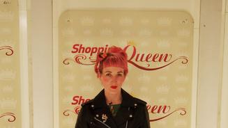 Anuschka hat einen Vogel im Haar