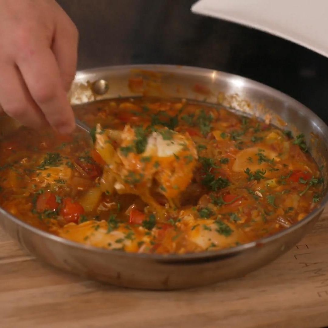 Gemüse-Ei-Pfanne nach Shakshuka-Art Gemüse-Ei-Pfanne nach Shakshuka-Art
