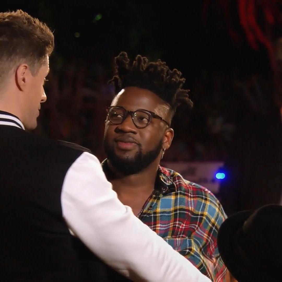 \Du solltest öfter auf Deutsch singen!\ Auch \SDP\-Musiker Vincent Stein ist schwer beeindruckt von Kelvin Jones Version von \Kurz für immer bleiben\ \Du solltest öfter auf Deutsch singen!\ Auch \SDP\-Musiker Vincent Stein ist schwer beeindruckt von Kelvin Jones Version von \Kurz für immer bleiben\