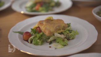 Dorschfilet mit Aioli auf Salat