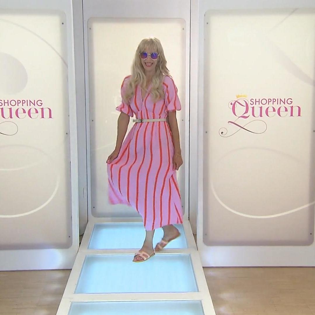 „Shopping Queen“-Kandidatin Yasmin ist happy mit ihrem Streifen-Look. „Shopping Queen“-Kandidatin Yasmin ist happy mit ihrem Streifen-Look.