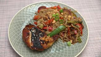 Soja-Maishähnchen mit Buchweizennudeln