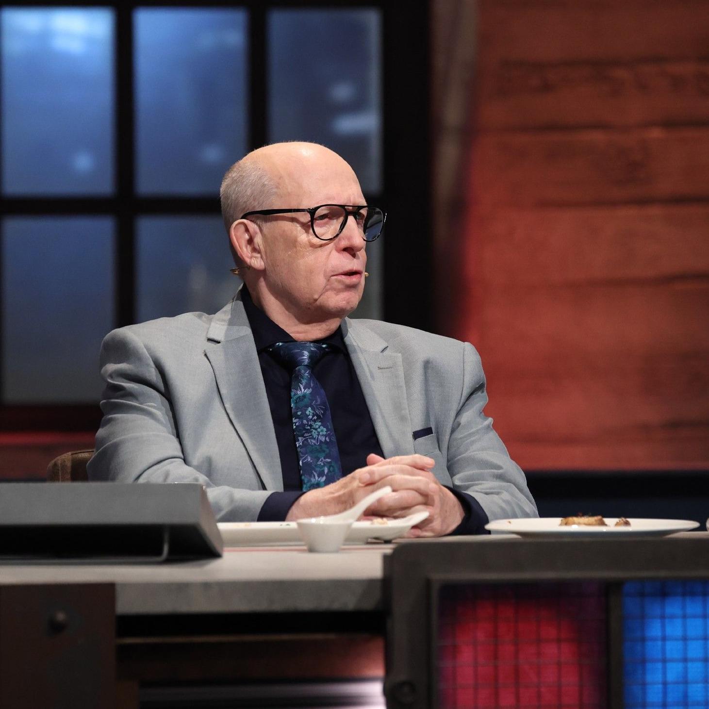 Reiner Calmund in der Jury von \Grill den Henssler\. Reiner Calmund in der Jury von \Grill den Henssler\.