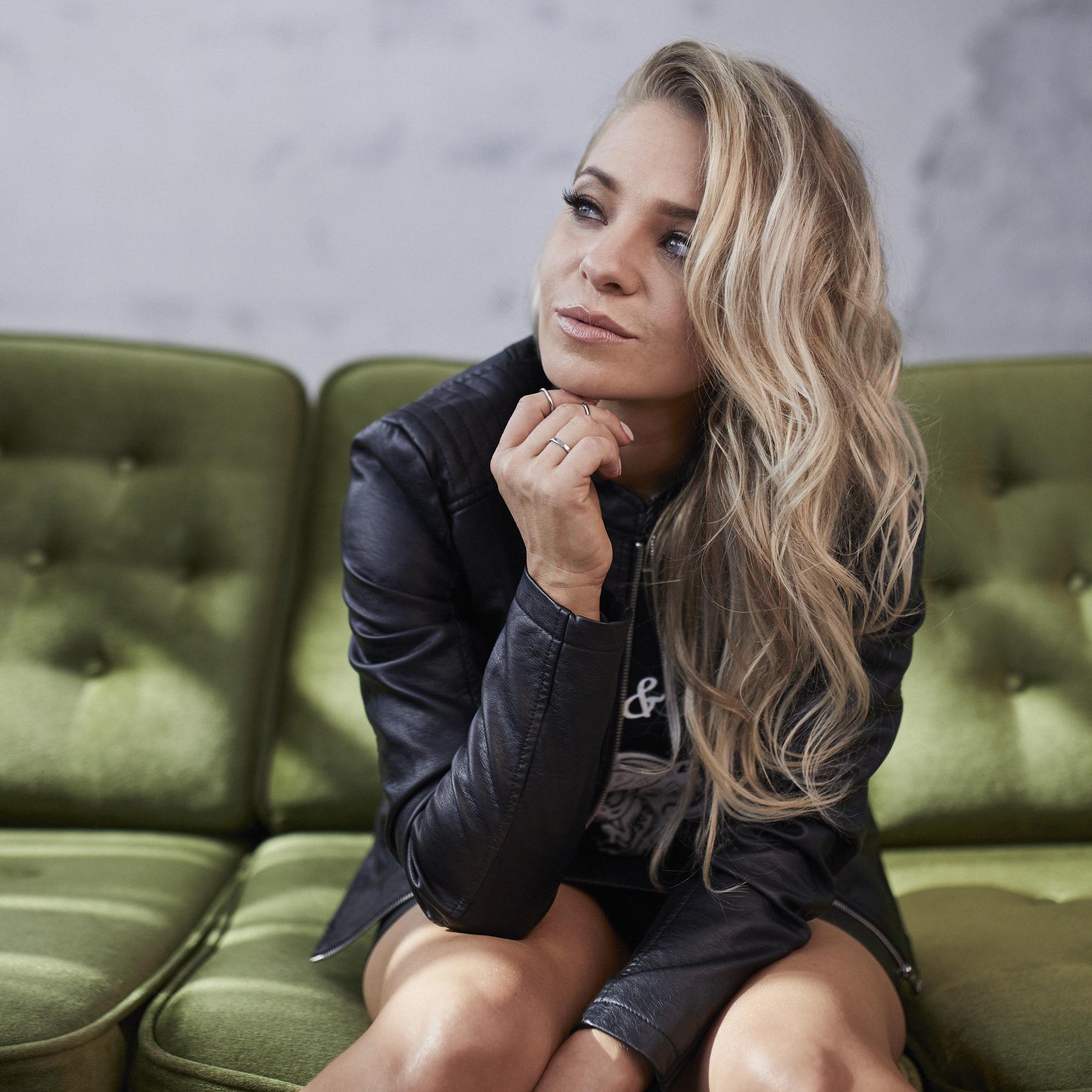 Marina Marx Den ersten letzten Kuss c Studio Ignatov Marina Marx Den ersten letzten Kuss c Studio Ignatov