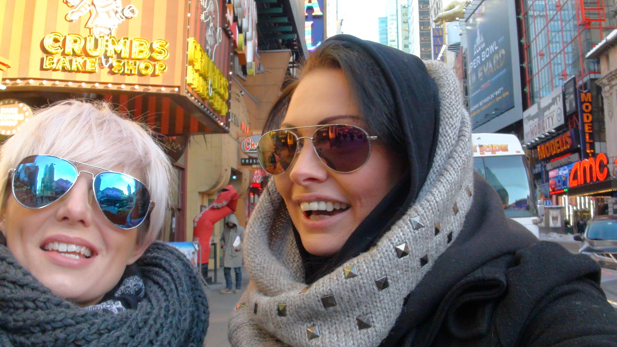 Shopping Queen Nina und Jessi senden Grüße aus New York
