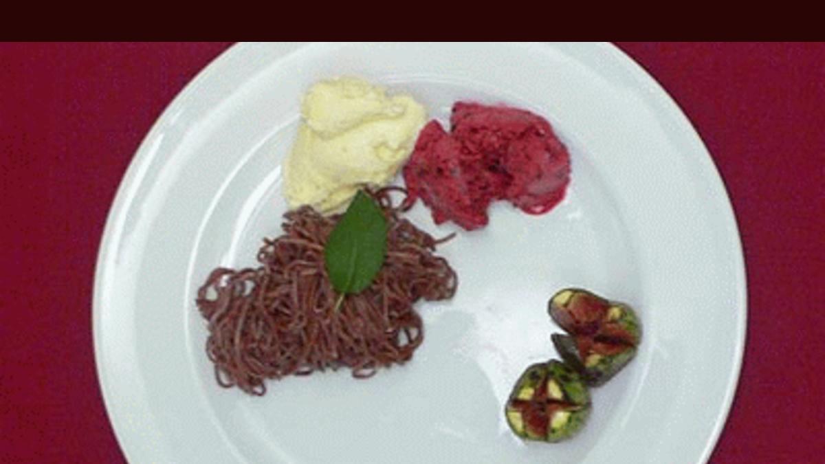 Das perfekte Dinner Rezepte - Selbst gemachte Schokonudeln mit Früchten ...