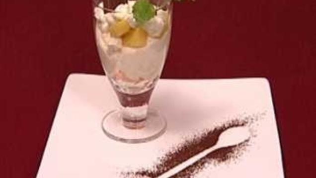 Das perfekte Promi Dinner Rezepte - Quark-Meringen mit frischen ...