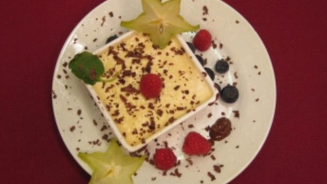 Das perfekte Dinner Rezepte - Zitrus-Parfait mit Waldbeeren und dunkler ...