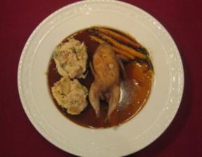 Gefüllte Wachtel mit Serviettenknödel