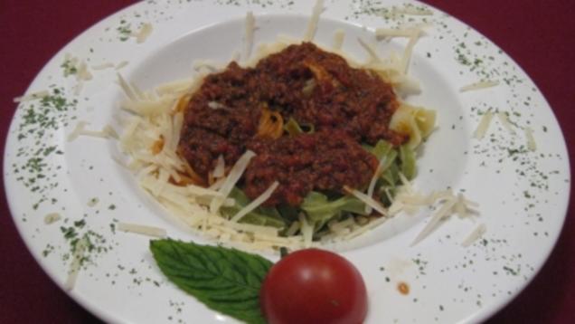 Das perfekte Dinner Rezepte - Tagliatelle Tricolore mit Kalbsragout