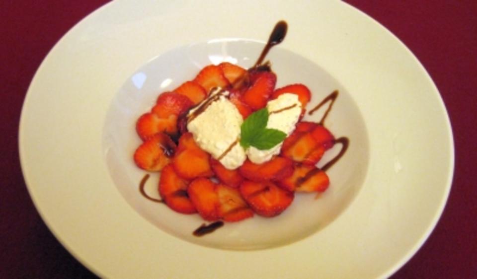 Das perfekte Dinner Rezepte - Käsenocken an Erdbeercarpaccio Das perfekte Dinner Rezepte - Käsenocken an Erdbeercarpaccio