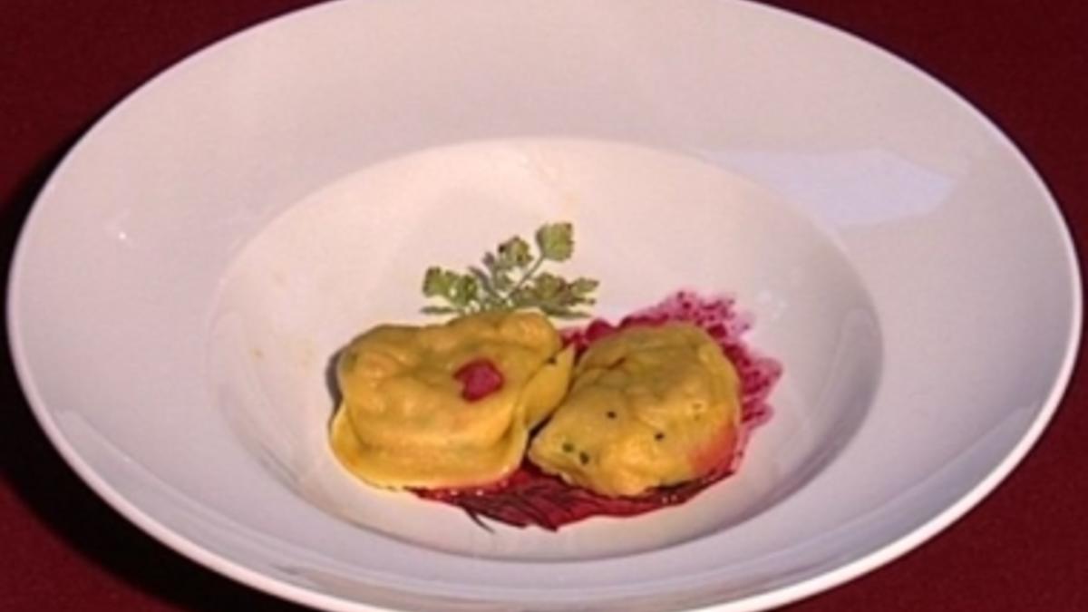 Das perfekte Dinner Rezepte - Shrimp-Safran-Tortellini an Rote-Bete-Schaum