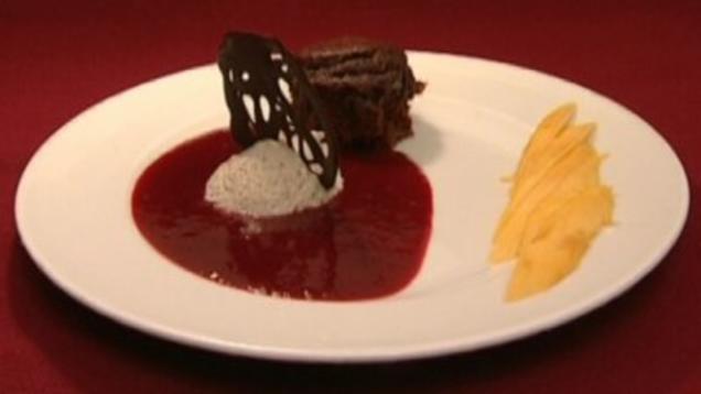 Das perfekte Promi Dinner Rezepte - Fondant au chocolat mit Thaimango ...
