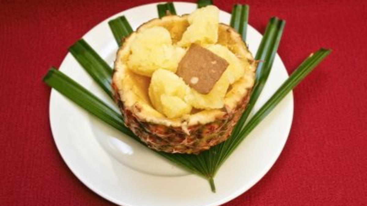 Das perfekte Promi Dinner Rezepte - Ananas-Sorbet serviert in einer ...