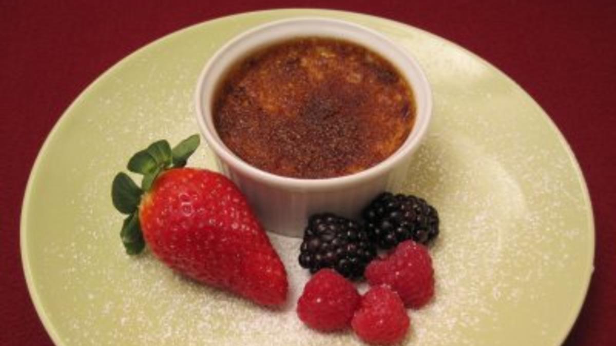 Das perfekte Dinner Rezepte - Creme brulee mit frischen Waldbeeren