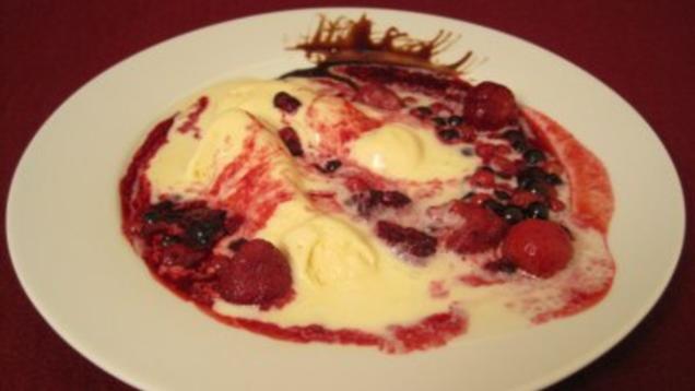 Das perfekte Dinner Rezepte - Weißes Schokoladeneis mit heißen Früchten